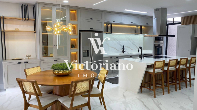 Casa com 3 Quartos à Venda, 243 m² em Jardim Oriente - São José Dos Campos
