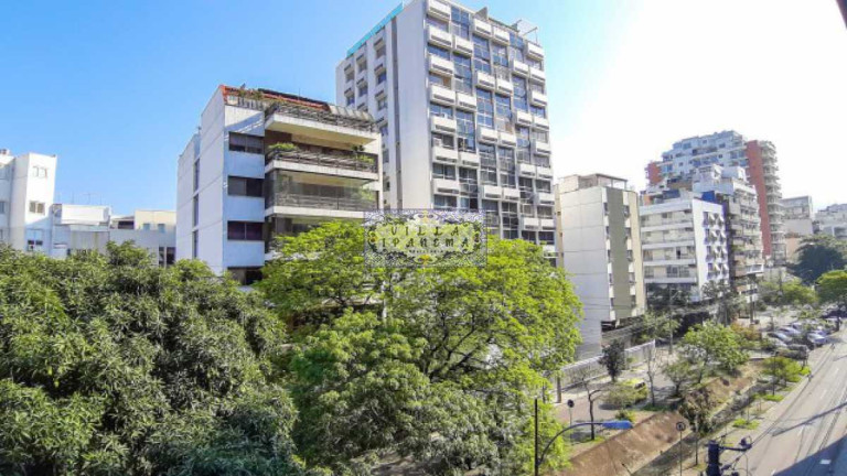 Imagem Apartamento com 4 Quartos à Venda, 191 m² em Lagoa - Rio De Janeiro Imagem Apartamento com 4 Quartos à Venda, 191 m² em Lagoa - Rio De Janeiro
