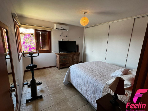 Imagem Casa com 3 Quartos à Venda, 170 m² em Rio Tavares - Florianópolis Imagem Casa com 3 Quartos à Venda, 170 m² em Rio Tavares - Florianópolis