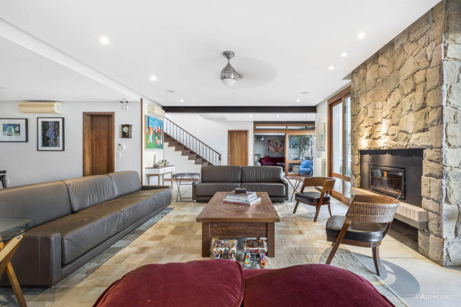 Imagem Casa com 4 Quartos à Venda, 900 m² em Vila Assunção - Porto Alegre Imagem Casa com 4 Quartos à Venda, 900 m² em Vila Assunção - Porto Alegre