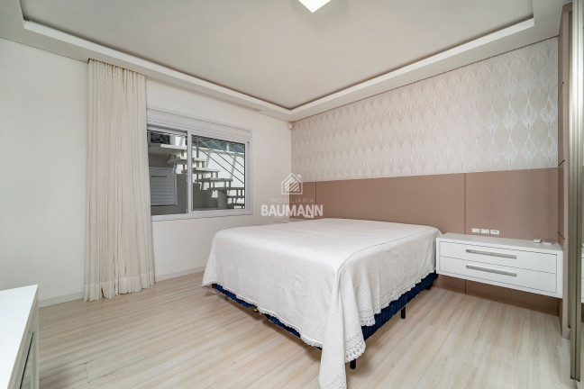 Imagem Casa com 3 Quartos para Alugar, 300 m² em Centro - Bombinhas Imagem Casa com 3 Quartos para Alugar, 300 m² em Centro - Bombinhas