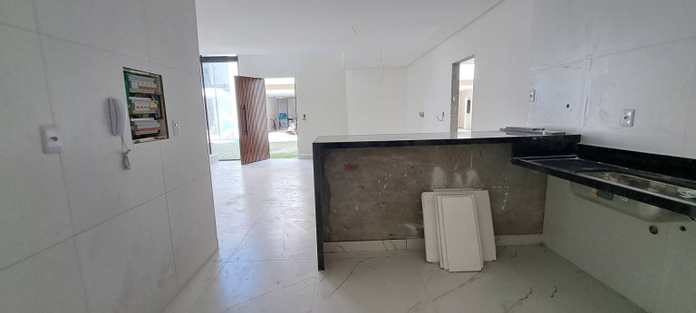 Imagem Casa com 4 Quartos à Venda, 180 m² em Buraquinho - Lauro De Freitas Imagem Casa com 4 Quartos à Venda, 180 m² em Buraquinho - Lauro De Freitas