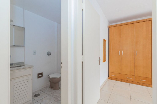 Imagem Imóvel com 2 Quartos à Venda, 78 m² em Centro - Porto Alegre Imagem Imóvel com 2 Quartos à Venda, 78 m² em Centro - Porto Alegre