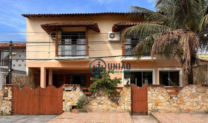 Casa com 4 Quartos à Venda, 360 m² em Itaipu - Niterói