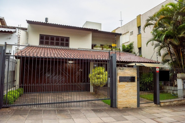 Casa com 4 Quartos à Venda, 352 m² em Petrópolis - Porto Alegre