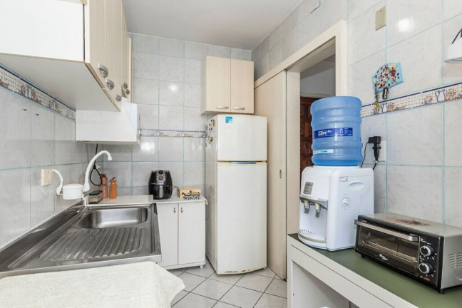 Imagem Imóvel com 2 Quartos à Venda, 47 m² em Cristal - Porto Alegre Imagem Imóvel com 2 Quartos à Venda, 47 m² em Cristal - Porto Alegre