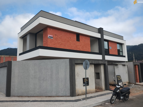 Casa com 3 Quartos à Venda, 132 m² em Rio Pequeno - Camboriú