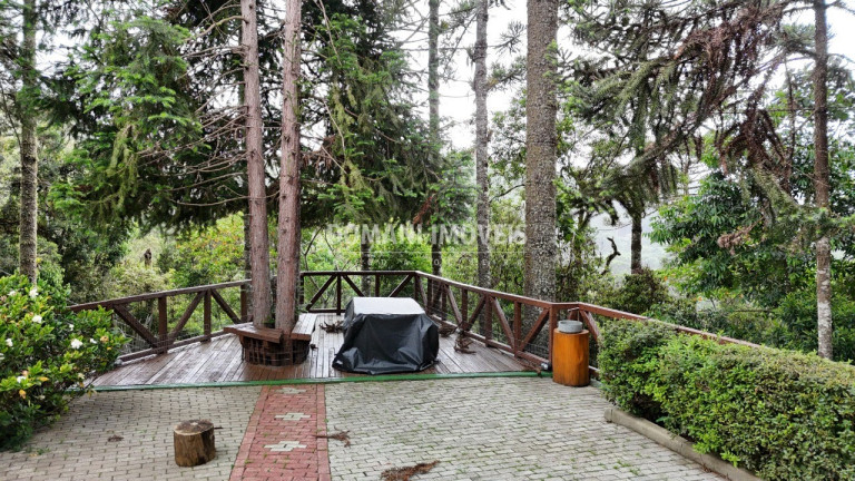 Imagem Casa com 3 Quartos à Venda, 264 m² em Região Do Alto Do Capivari - Campos Do Jordão Imagem Casa com 3 Quartos à Venda, 264 m² em Região Do Alto Do Capivari - Campos Do Jordão