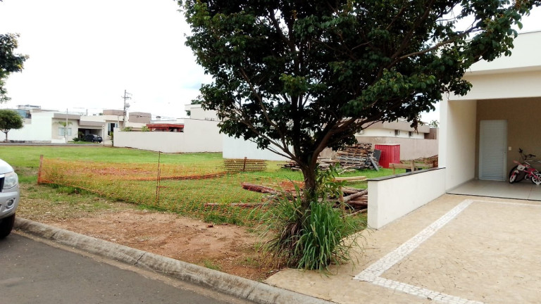 Imagem Terreno à Venda, 300 m² em João Aranha - Paulínia Imagem Terreno à Venda, 300 m² em João Aranha - Paulínia