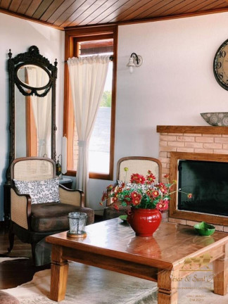 Imagem Casa com 5 Quartos para Temporada, 240 m² em Descansópolis - Campos Do Jordão