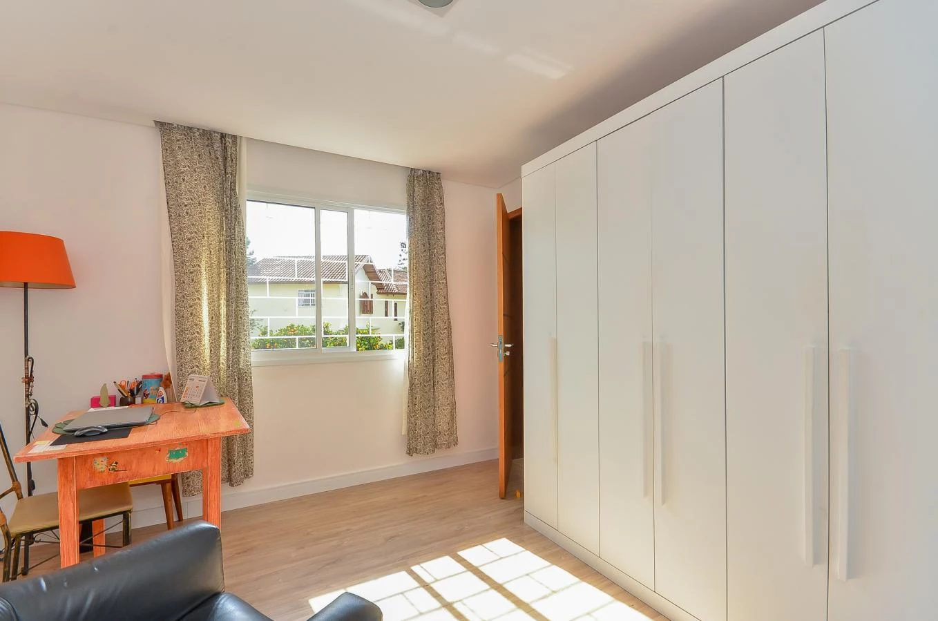 Imagem Casa com 3 Quartos à Venda, 236 m² em Vista Alegre - Curitiba Imagem Casa com 3 Quartos à Venda, 236 m² em Vista Alegre - Curitiba