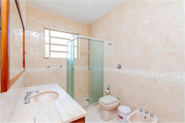 Imagem Imóvel com 2 Quartos à Venda, em Rio Branco - Porto Alegre Imagem Imóvel com 2 Quartos à Venda, em Rio Branco - Porto Alegre