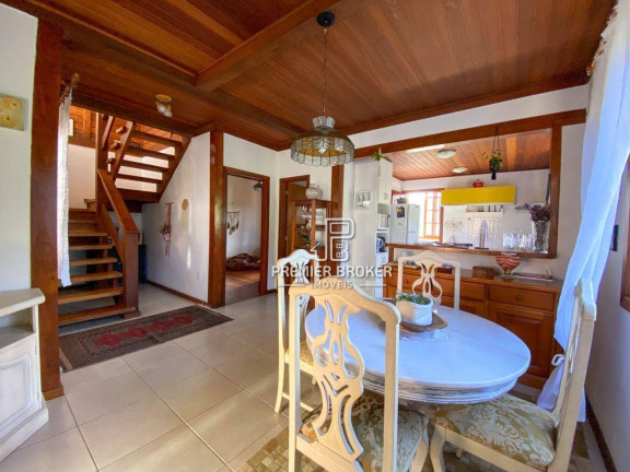 Imagem Casa com 3 Quartos à Venda, 237 m² em Albuquerque - Teresópolis Imagem Casa com 3 Quartos à Venda, 237 m² em Albuquerque - Teresópolis