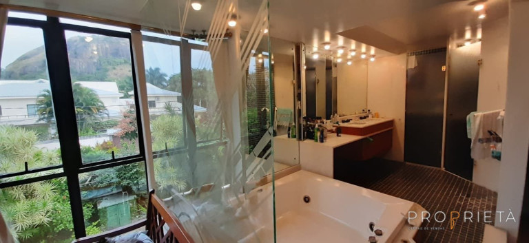 Imagem Casa de Condomínio com 5 Quartos à Venda, em Recreio Dos Bandeirantes - Rio De Janeiro Imagem Casa de Condomínio com 5 Quartos à Venda, em Recreio Dos Bandeirantes - Rio De Janeiro
