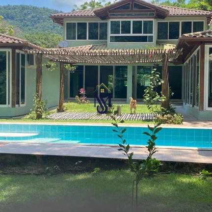 Casa com 5 Quartos à Venda,  em Macaé