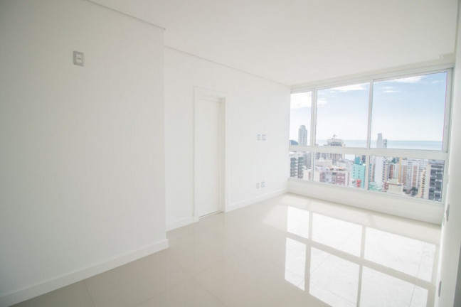 Imagem Imóvel com 4 Quartos à Venda, 137 m² em Centro - Balneário Camboriú Imagem Imóvel com 4 Quartos à Venda, 137 m² em Centro - Balneário Camboriú