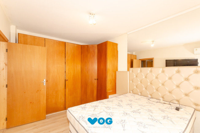 Imagem Imóvel com 2 Quartos à Venda, 72 m² em Santa Cecília - Porto Alegre Imagem Imóvel com 2 Quartos à Venda, 72 m² em Santa Cecília - Porto Alegre