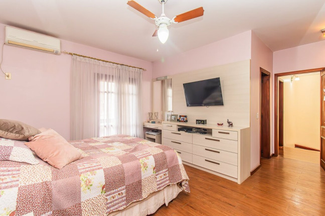 Imagem Casa com 4 Quartos à Venda, 290 m² em Petrópolis - Porto Alegre Imagem Casa com 4 Quartos à Venda, 290 m² em Petrópolis - Porto Alegre