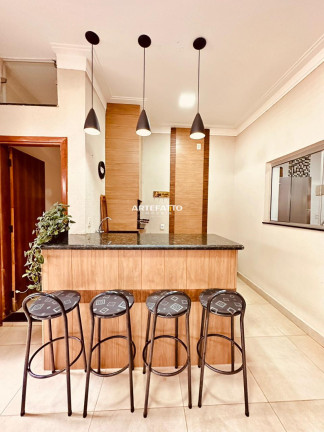 Imagem Casa com 3 Quartos à Venda, 200 m²