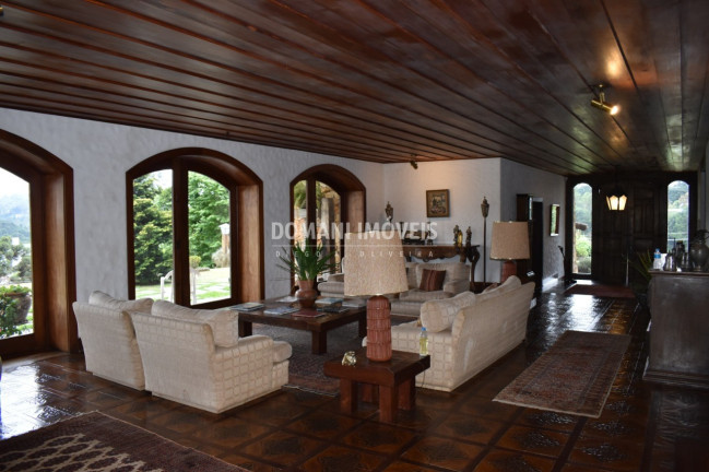 Imagem Casa com 6 Quartos à Venda, 2.111 m² em Região De Capivari - Campos Do Jordão