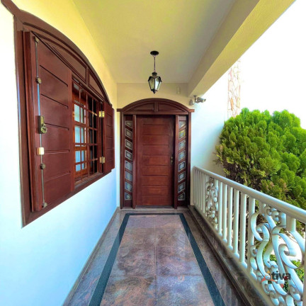 Imagem Casa com 4 Quartos à Venda, 298 m²