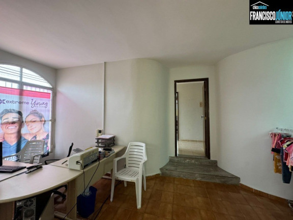 Imagem Casa com 3 Quartos à Venda, 450 m² em Setor Coimbra - Goiânia Imagem Casa com 3 Quartos à Venda, 450 m² em Setor Coimbra - Goiânia