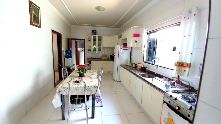 Imagem Casa com 3 Quartos à Venda, 140 m² em Vila Santo Antonio - Maringá
