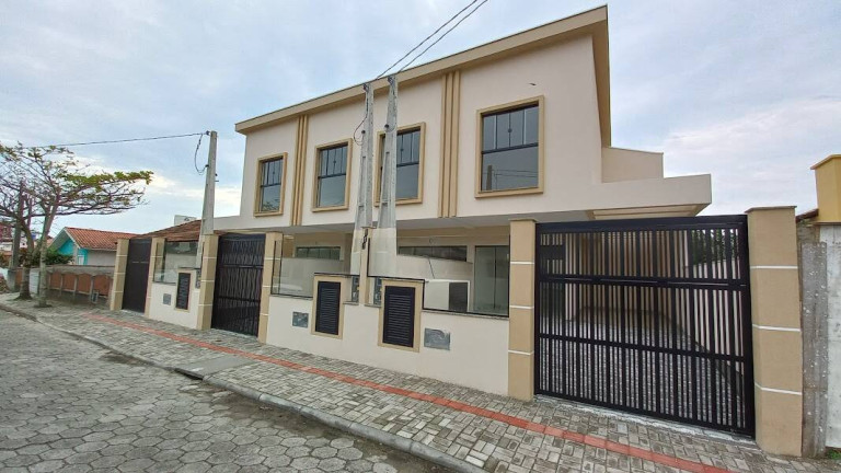 Sobrado com 2 Quartos à Venda, 81 m² em Bombas - Bombinhas