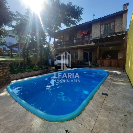 Casa com 5 Quartos para Temporada,  em Cambiju - Itapoá