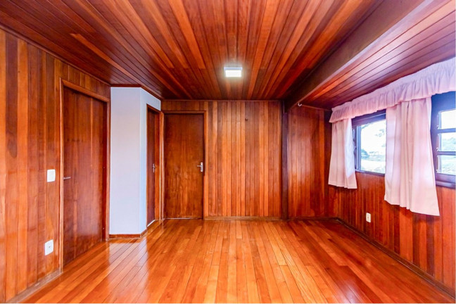Imagem Casa com 4 Quartos à Venda, 300 m² em Bacacheri - Curitiba Imagem Casa com 4 Quartos à Venda, 300 m² em Bacacheri - Curitiba