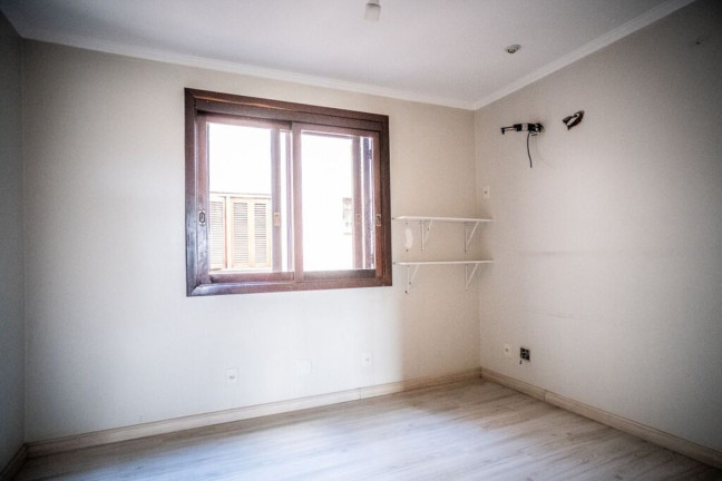 Imagem Imóvel com 3 Quartos à Venda, 255 m² em Jardim Itu - Porto Alegre Imagem Imóvel com 3 Quartos à Venda, 255 m² em Jardim Itu - Porto Alegre