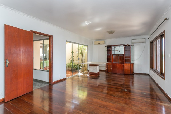 Imagem Casa com 5 Quartos à Venda, em Estreito - Florianópolis Imagem Casa com 5 Quartos à Venda, em Estreito - Florianópolis