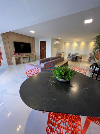 Apartamento com 5 Quartos para Alugar ou Temporada, 217 m² em Capim Macio - Natal