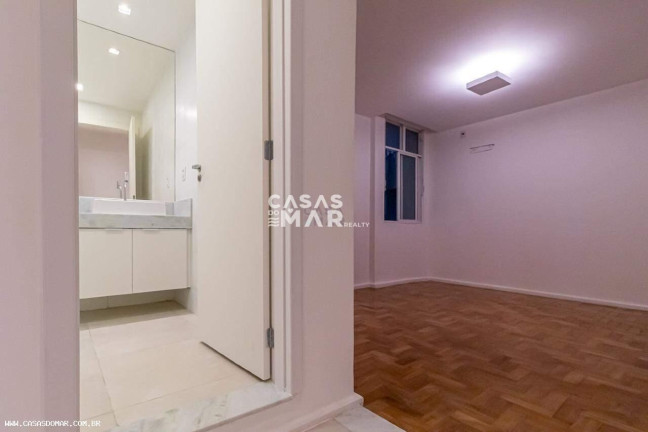 Imagem Imóvel com 4 Quartos à Venda, 330 m² em Copacabana - Rio De Janeiro Imagem Imóvel com 4 Quartos à Venda, 330 m² em Copacabana - Rio De Janeiro