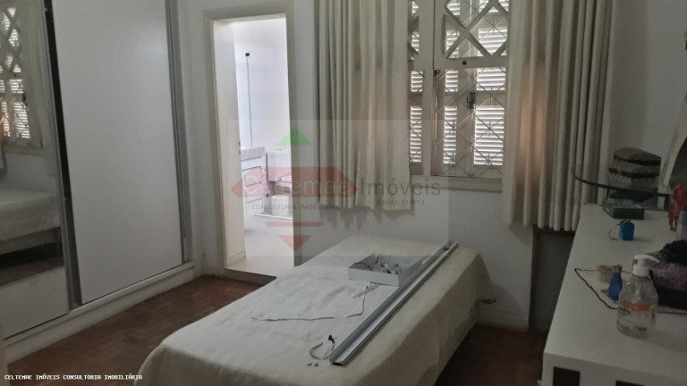 Imagem Casa com 4 Quartos à Venda, 176 m² em Centro - Taubaté Imagem Casa com 4 Quartos à Venda, 176 m² em Centro - Taubaté