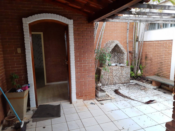 Imagem Casa com 3 Quartos à Venda, 368 m² em Lidice - Uberlândia