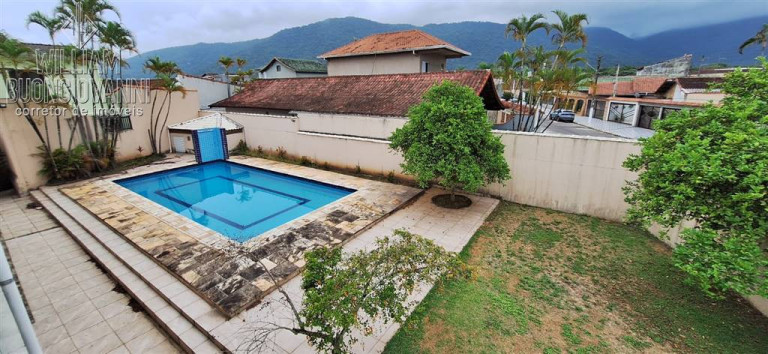 Sobrado com 4 Quartos à Venda,  em Balneario Florida - Praia Grande