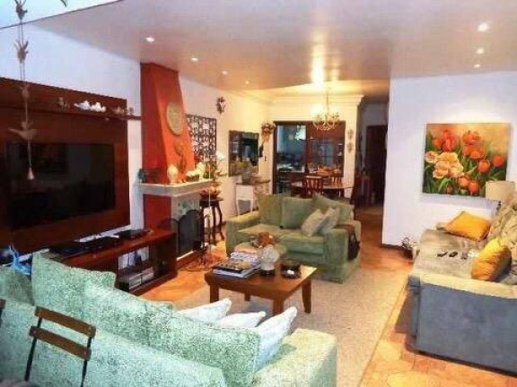 Imagem Casa com 4 Quartos à Venda, 280 m² em Vila Jaboticabeira - Taubaté Imagem Casa com 4 Quartos à Venda, 280 m² em Vila Jaboticabeira - Taubaté