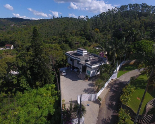 Imagem Casa com 3 Quartos à Venda, 1.198 m² em Primeiro De Maio - Brusque Imagem Casa com 3 Quartos à Venda, 1.198 m² em Primeiro De Maio - Brusque