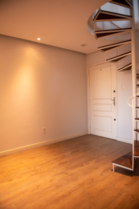 Imagem Cobertura com 2 Quartos à Venda, 84 m² em Santana - Porto Alegre Imagem Cobertura com 2 Quartos à Venda, 84 m² em Santana - Porto Alegre
