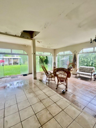 Imagem Sobrado com 5 Quartos à Venda, 420 m² em Bacacheri - Curitiba