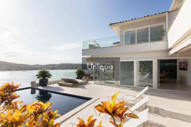 Imagem Casa com 5 Quartos para Temporada, 450 m² em Ferradura - Armação Dos Búzios Imagem Casa com 5 Quartos para Temporada, 450 m² em Ferradura - Armação Dos Búzios