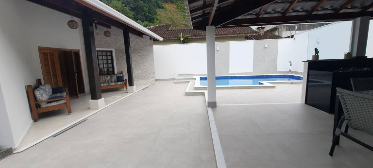 Imagem Casa com 3 Quartos à Venda, 200 m² em Cocanha - Caraguatatuba