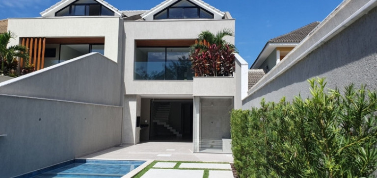 Imagem Casa com 4 Quartos à Venda, 320 m² em Barra Da Tijuca - Rio De Janeiro Imagem Casa com 4 Quartos à Venda, 320 m² em Barra Da Tijuca - Rio De Janeiro