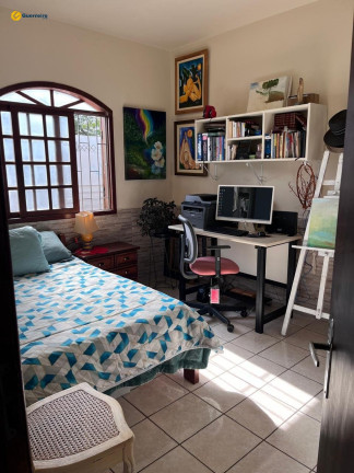 Imagem Casa com 4 Quartos à Venda, 220 m² em Trindade - Florianópolis