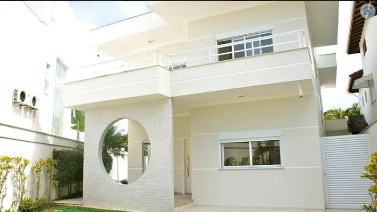 Sobrado com 6 Quartos à Venda, 450 m² em Guaratuba - Bertioga