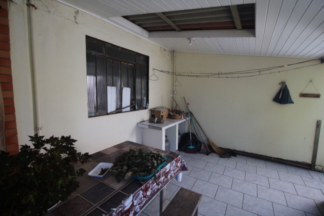 Imagem Casa com 4 Quartos à Venda, 131 m² em Uberaba - Curitiba