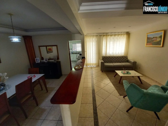 Imagem Casa com 4 Quartos à Venda, 244 m² em Setor Sudoeste - Goiânia Imagem Casa com 4 Quartos à Venda, 244 m² em Setor Sudoeste - Goiânia