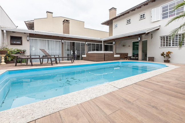 Sobrado com 4 Quartos à Venda, 206 m² em Santo Inácio - Curitiba