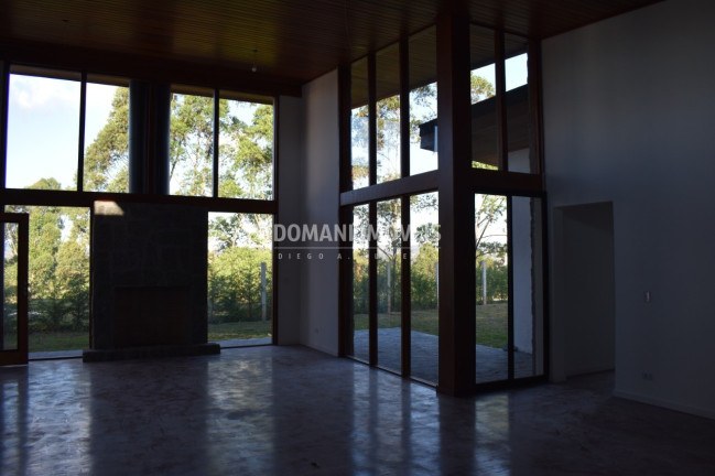 Imagem Casa com 3 Quartos à Venda, 148 m² em Região De Capivari - Campos Do Jordão